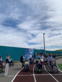 В Туве в День защиты день впервые прошел марафон-забег на колясках среди детей с ОВЗ
