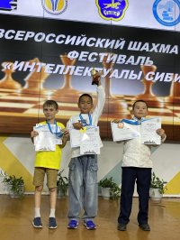 Первые места в тувинском этапе фестиваля "Интеллектуалы Сибири" заняли спортсмены ЦДО Кызыла