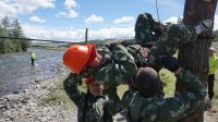 Учителя Тувы испытывают себя на прочность на турслете в горной Монгун-Тайге