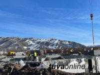 Сенатор Дина Оюн проверила ход строительства крупного социального объекта в Каа-Хемском кожууне Тувы