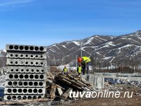 Сенатор Дина Оюн проверила ход строительства крупного социального объекта в Каа-Хемском кожууне Тувы