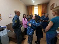Сотрудники СИЗО в Туве сняли стресс дружескими объятиями 