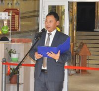 В Туве на выставке к 80-летию ТИГПИ наибольший интерес вызывают рабочий стол Юрия Аранчына и тюбетейка Владимира Наделяева