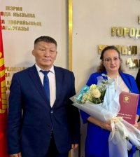 В Кызыле наградами отметили лучших учителей города