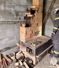 В Туве 13-летний мальчик пострадал при попытке разжечь печь бензином