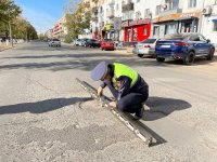 Полиция Тувы изучает дефекты на дорогах Кызыла