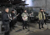 Музыкальный десант из Тувы: группа «Динмит» согрела сердца «Чёрных барсов»