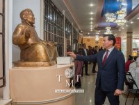 Тува приняла от Главы Калмыкии эстафету проведения Международного буддийского форума