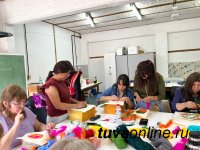 Мастерица из Алтая Айсура Таханова провела в Аргентине мастер-класс по валянию шерсти