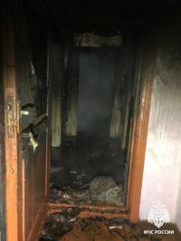 В Туве пожарные вынесли мужчину с ограниченными возможностями здоровья из горящего дома