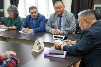 В Минкультуре Тувы обсудили развитие тувинского камнерезного искусства