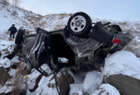 В Туве легковушка слетела с обрыва, но все остались живы