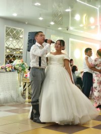 В Туве волонтер-переводчик жестового языка Таира Делег помогла состояться инклюзивной свадьбе