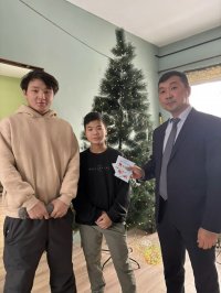 В Туве сиротам-погорельцам братьям Дангыт всем миром отстроили новый дом 