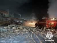 В одном из крупных угольных предприятий Тувы "Межегей-Уголь" ведется тушение пожара