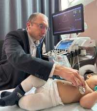 Завкардиоотделением НМИЦ сердечно-сосудистой хирургии им. А.Н. Бакулева Игорь Черногривов провел прием в Туве