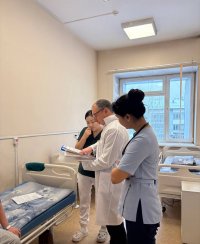Завкардиоотделением НМИЦ сердечно-сосудистой хирургии им. А.Н. Бакулева Игорь Черногривов провел прием в Туве
