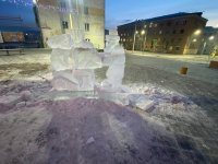 В городе Ак-Довураке вандалы уничтожили установленные ледовые скульптуры