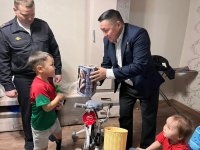 Министр по делам молодежи Тувы, Герой России Буян Куулар поздравил с новым годом семью погибшего участника СВО