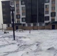 В Туве случайный прохожий спас малыша, который с плачем бежал по снегу без верхней одежды