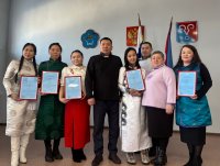 В Туве 23 молодые семьи получили жилищные сертификаты