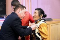 В честь Международного женского дня госнаградами отмечены отличившиеся жительницы Тувы
