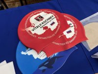 Бывший российский десантник Виталий Кочнев стал первым в мире параатлетом, проплывшим на силе рук 900 метров в ледяной воде Антарктиды