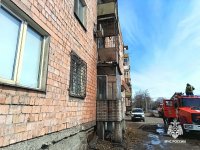 Сосед-курильщик вызвал пожар на чужом балконе в Кызыле