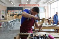 В Туве ветераны СВО представили свое мастерство в резьбе по дереву на чемпионате "Абилимпикс"