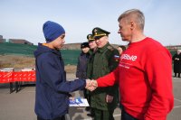 Герой России Чалым Чулдум-оол вручил первые паспорта юным жителям Тувы