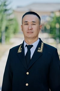 Коллективу Кызылского горсуда представлен новый судья Мерген Саая
