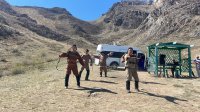 В Барун-Хемчикском районе Тувы турсезон открыли концертом у горы Уттуг-хая