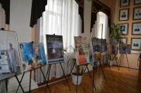 В парламенте Тувы открыта фотовыставка о работе тувинских медиков в зоне СВО