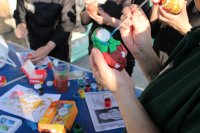 В Туве заключенные в СИЗО в качестве арт-терапии расписали матрешек