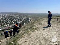 В Туве спасателям МЧС пришлось  снимать с горы Хербис пьяного отдыхающего
