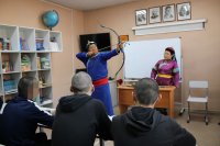 В Кызыле для несовершеннолетних правонарушителей показали мастер-класс по стрельбе из лука