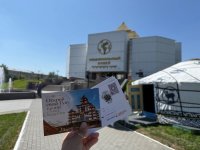 Почта России в Туве дарит гостям Буддийского форума бесплатные открытки для отправки по всему миру