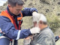 Житель Тувы выжил после падения его автомобиля с километровой высоты