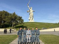 Судебный пристав из Тувы Айдын Куулар завоевал зеленый берет и получил именные часы от руководителя Службы